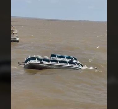 Imagem - Embarcação afunda e passageiros conseguem ser resgatados em Santarém, no Pará
