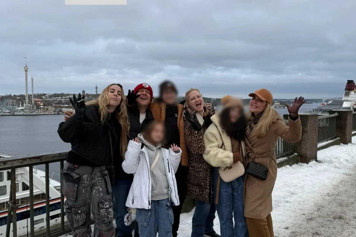 A lobista Roberta Luchsinger ao lado de Lulinha e sua família.