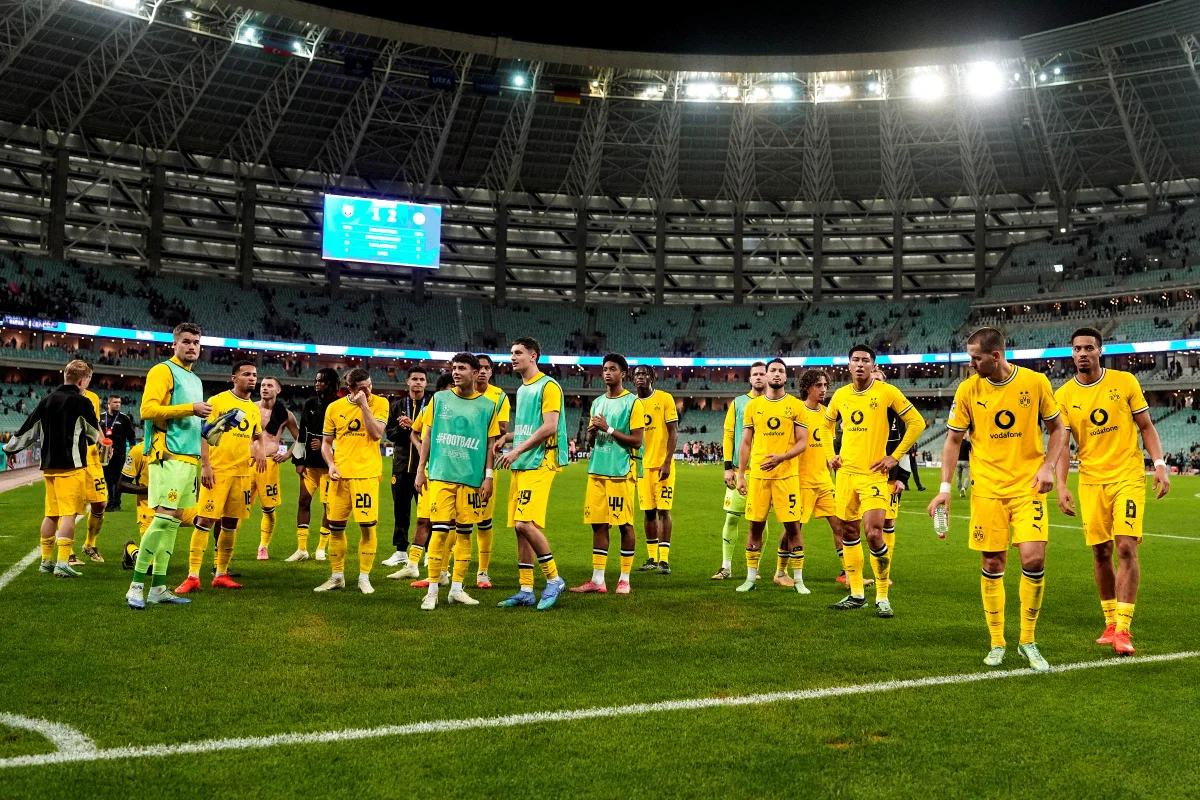 Após vitória por 2 a 1 no Azerbaijão, jogadores foram orientados a tomar banho no hotel; clube não confirmou a presença da bactéria Legionella nas instalações.