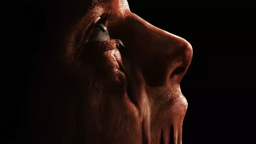 Cara-de-Barro além do monstro: a aposta do diretor em um terror visceral, humano e trágico