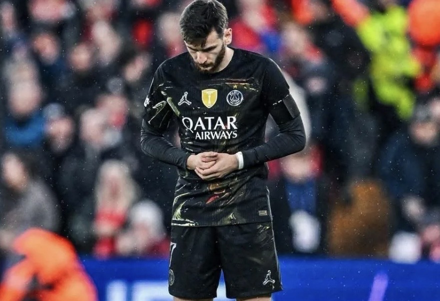 Kvaratskhelia sofre lesão grave em vitória do PSG sobre o Barcelona  •