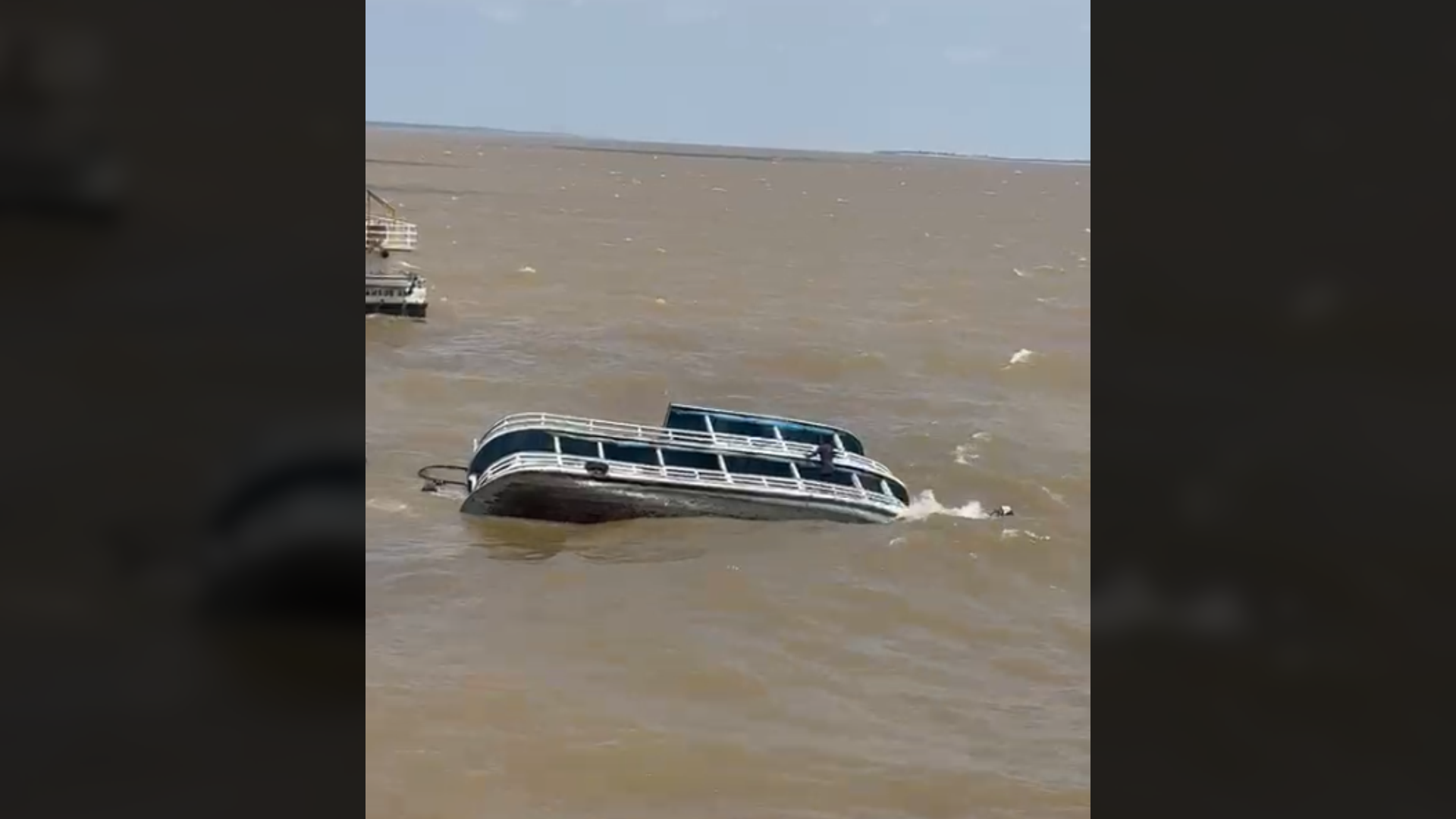 Passageiros imploravam por socorro enquanto recebiam resgate -