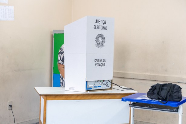 Com 23.383 urnas eletrônicas previstas para distribuição em todo o Pará, operação mobiliza 5.998 veículos terrestres, fluviais e aéreos para garantir que os equipamentos cheguem aos locais de votação até domingo (25).