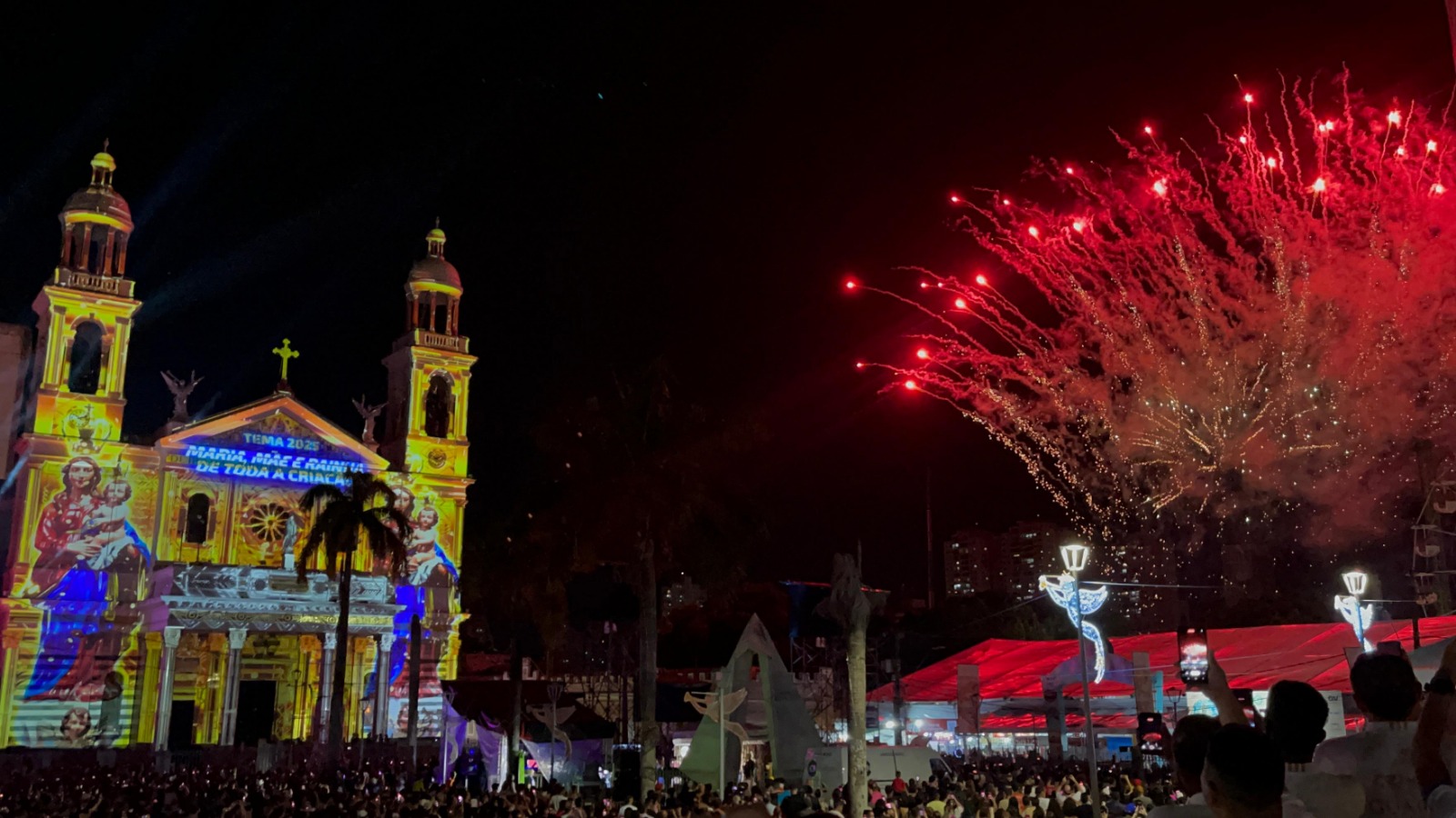 Evento reúne milhares de pessoas em despedida da festa da Rainha da Amazônia -