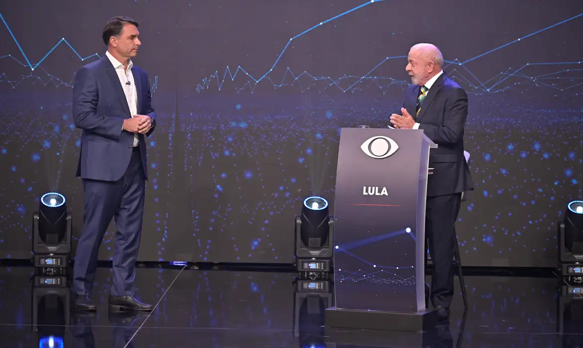 Imagem - Mendonça diz que Flávio e Lula podem divulgar sigilos