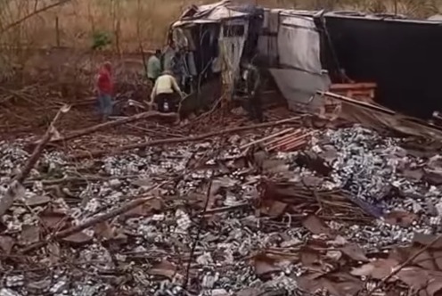 (O acidente ocorreu nas proximidades da ponte sobre o Riacho Maravilha.)