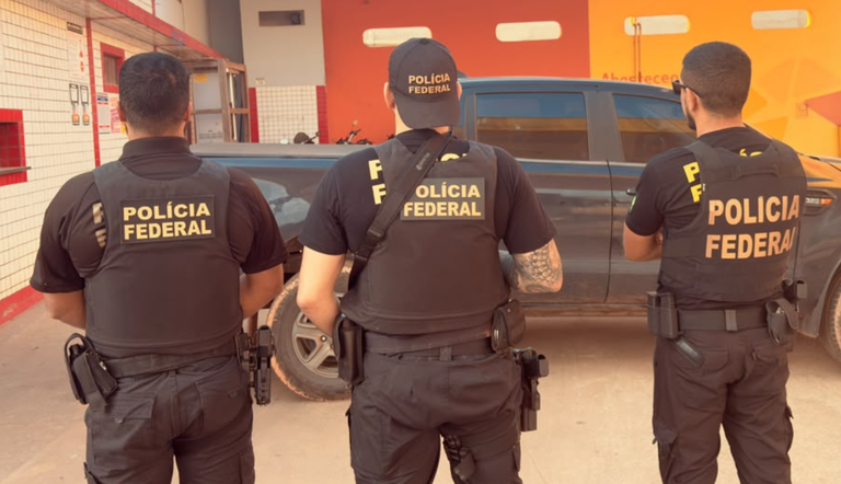 Polícia Federal realizou uma operação para combater a compra e a comercialização ilegal de ouro no sudeste do Pará.