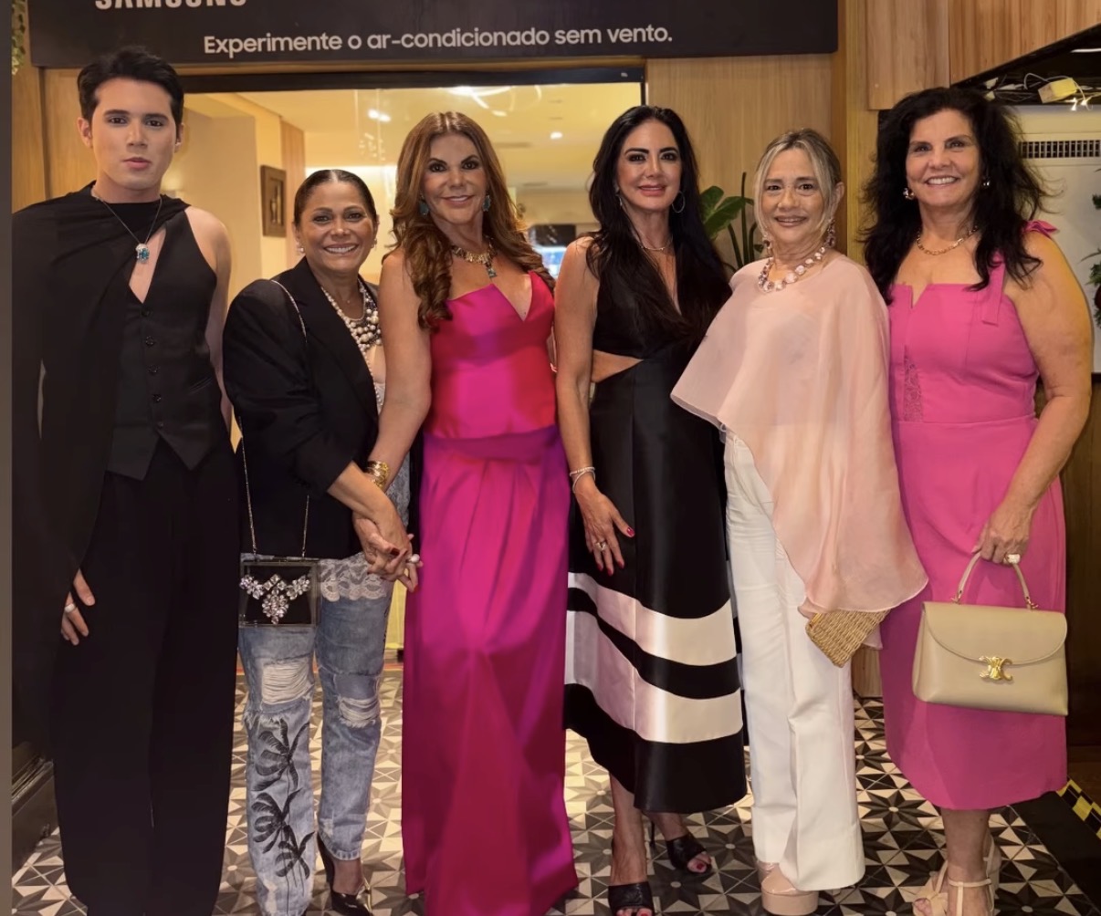 O diretor criativo e fundador do Studio ADR, Adriel Medeiros, na foto com Paulinho Morelli, prestigiou a abertura da CASALIV 2026, nessa terça-feira (20), em Belém. O evento reúne profissionais e marcas dos segmentos de arquitetura, design, arte e cultura, valorizando a produção criativa local.