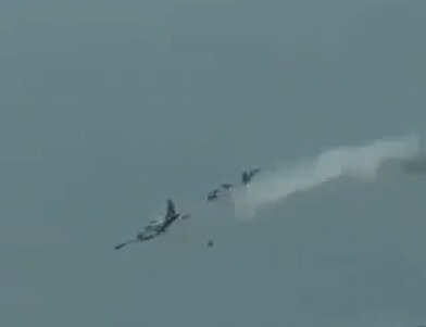Aeronaves bateram durante um treinamento e caíram dentro de uma base aérea.