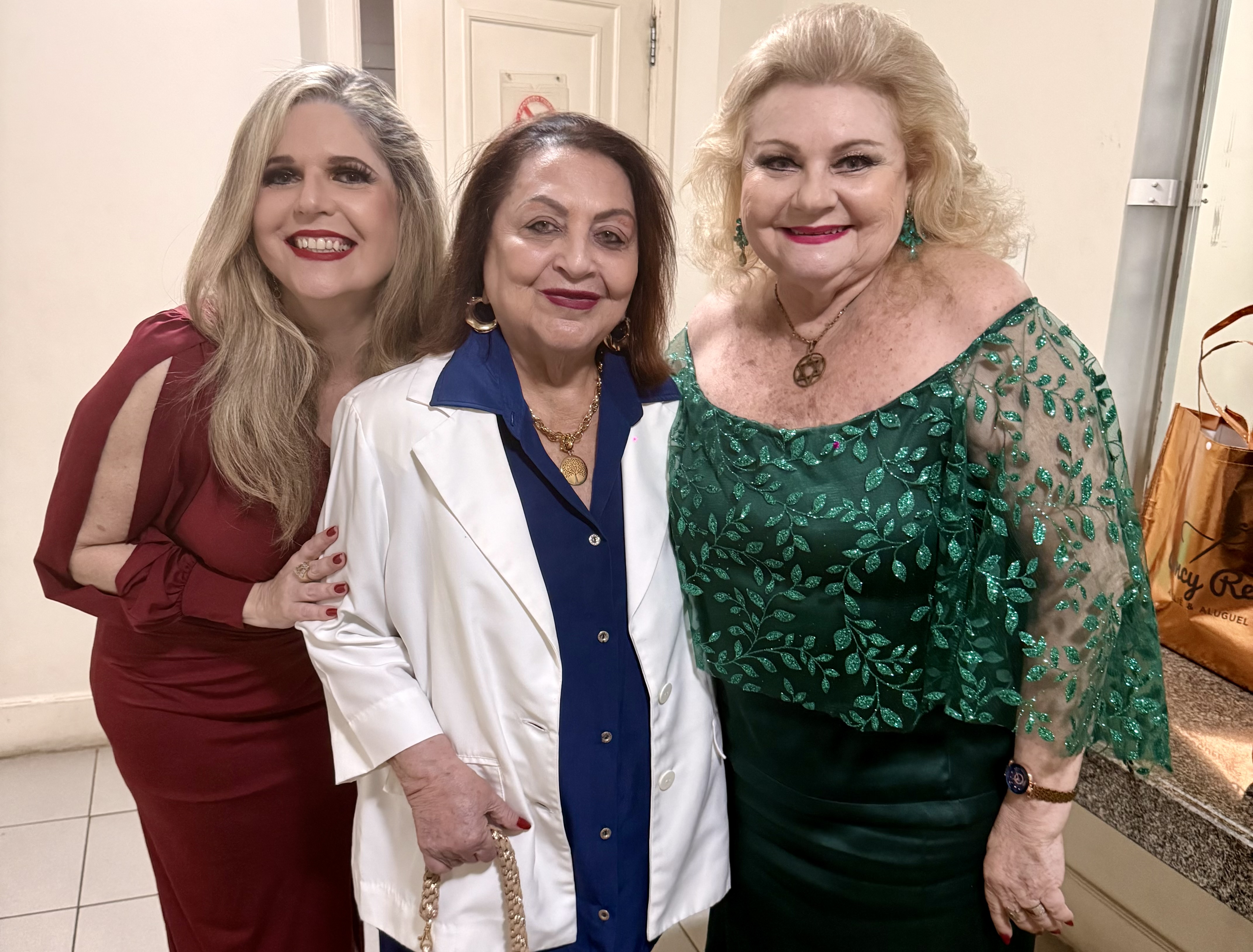 Ana Clara Pinto. Profª Mariza Estrella e Profª Clara Pinto