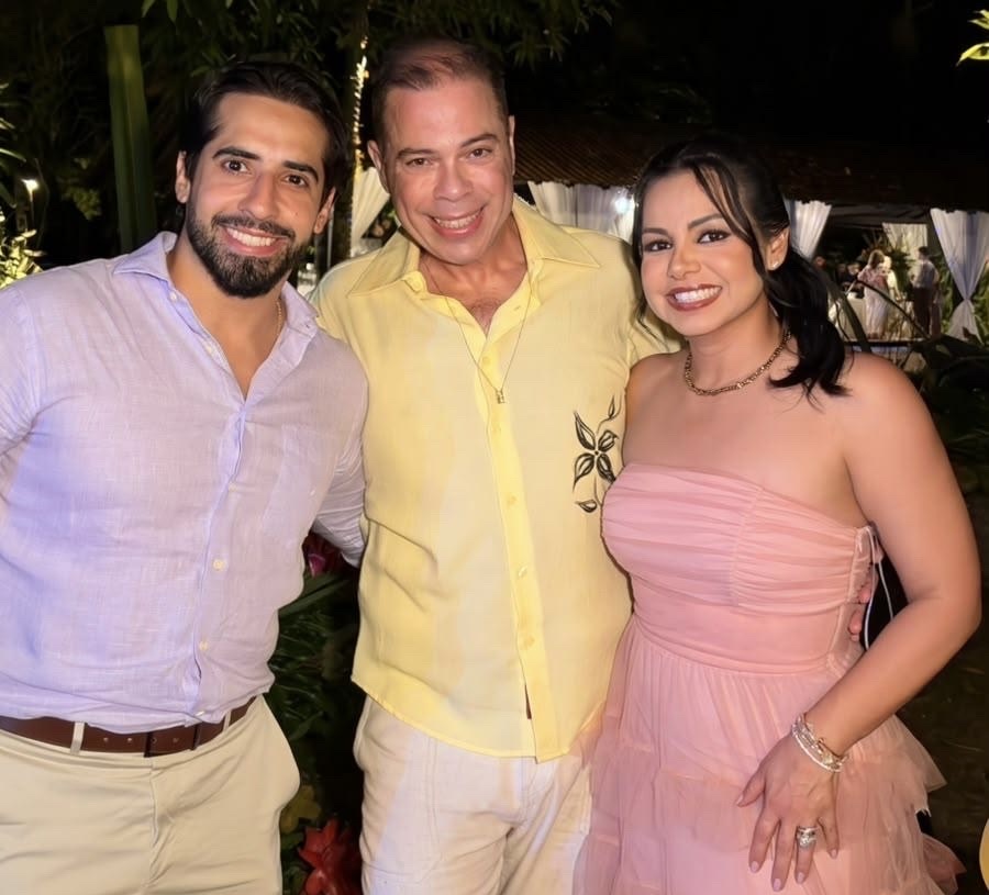 Daniel Garcia com os amigos, Blenda Quaresma e Philipe, em momento de descontração
