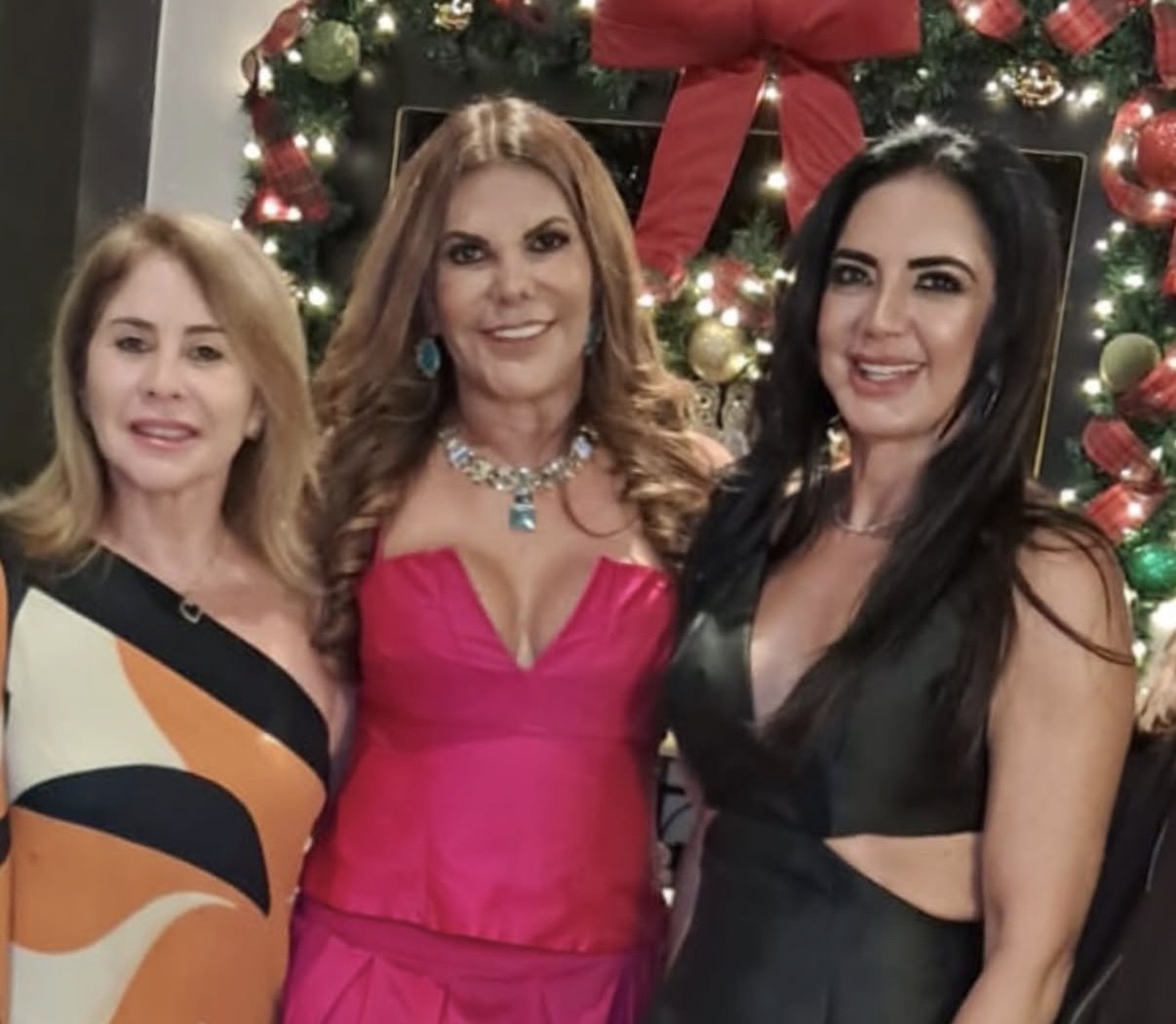 Elisa Vale Pires com as amigas Rebecca Hesketh e Fadia Freire, que prepara mais um Bazar Fashion Days, nos dias 9 e 10 de dezembro