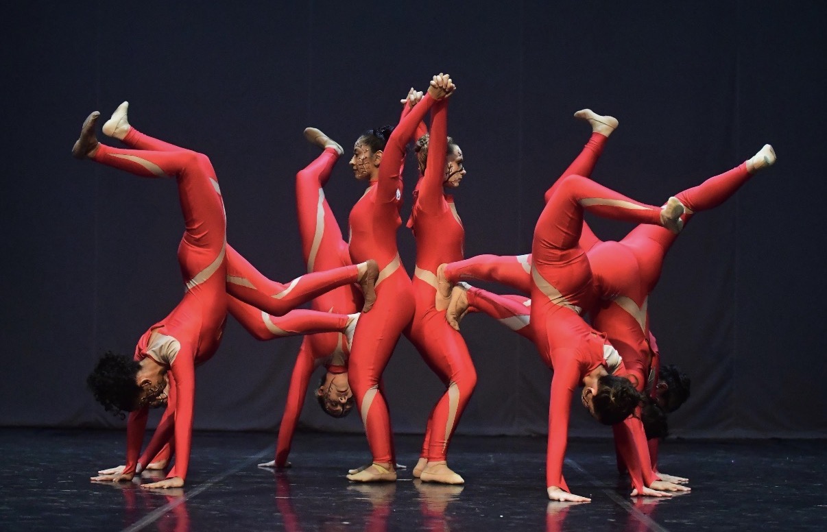 O XXXIII Festival Internacional de Dança da Amazônia - FIDA chega, neste domingo, ao seu último dia, no Theatro da Paz. Além das oficinas, haverá apresentações de balé clássico, jazz e grupos folclóricos. 