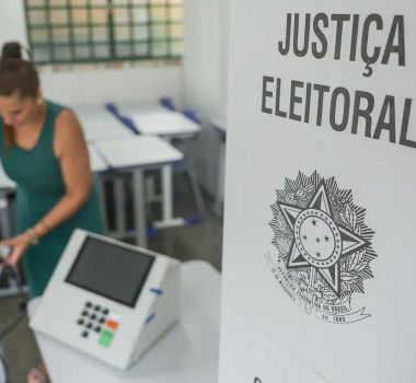 Imagem - TSE informa que 900 urnas foram substituídas até o meio-dia