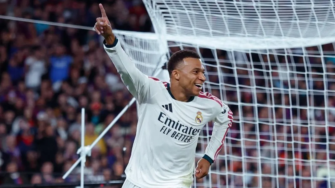 Com dois gols de Mbappé, Real Madrid vence o Barcelona por 2 a 1 no Camp Nou