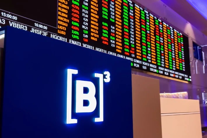 Dólar sobe mais de 10% e B3 amplia limites de queda com estresse nos mercados no 1º pregão pós-eleição
