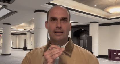 Em vídeo publicado em inglês, ex-deputado questiona resultado das urnas e defende a anulação do segundo turno, mas não apresenta provas de irregularidades.