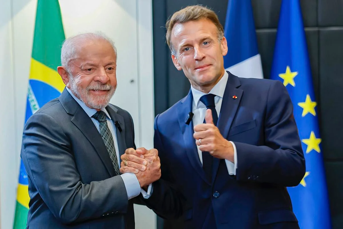 Emmanuel Macron parabeniza Lula pela reeleição e defende fortalecimento de parceria estratégica