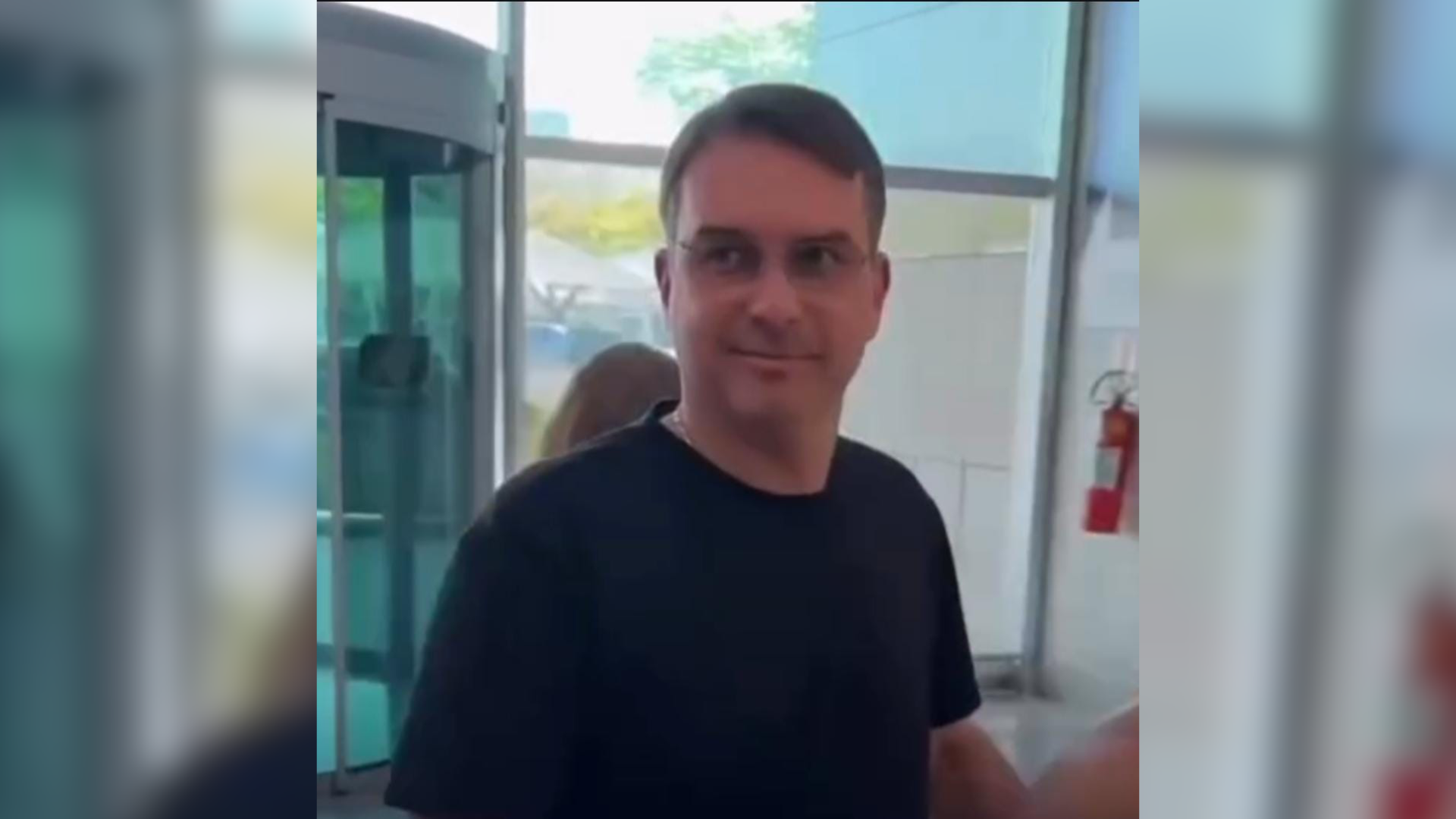 Senador apareceu no Santos Dumont nesta segunda-feira (26), um dia depois do resultado do segundo turno, e após anunciar que pretende recorrer à Justiça para pedir a anulação da eleição.