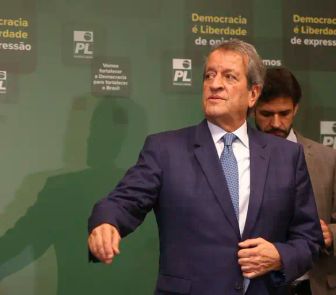 Imagem - PL faz reunião de emergência após notícia de viagem de Flávio Bolsonaro aos EUA