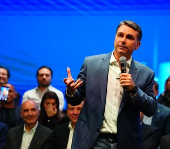 Imagem - Polícia Federal cancela passaportes de Flávio Bolsonaro após ordem de Moraes