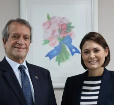 Imagem - Michelle se reúne com o presidente do PL em meio à polêmica envolvendo Flávio Bolsonaro