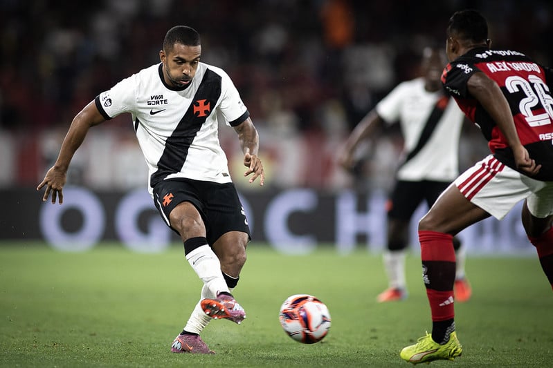 Clássico carioca deve ser disputado no estádio Nilton Santos - 