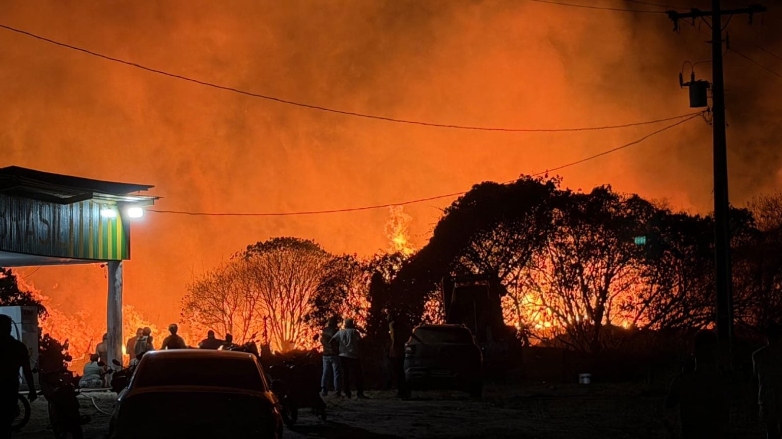 Fogo atingiu estrutura na região do Marajó e mobilizou voluntários; Polícia Civil e Corpo de Bombeiros foram procurados pela reportagem, mas ainda não responderam.