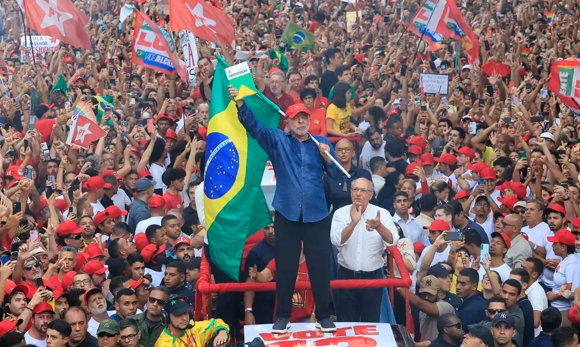 Lula completa 81 anos nesta terça-feira; entenda por que o presidente tem duas datas de aniversário