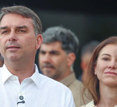 Imagem - Avião com Flávio Bolsonaro e família segue para Miami