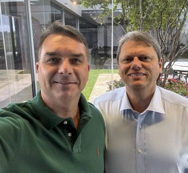 Imagem - Tarcísio rebate Flávio Bolsonaro e defende respeito ao resultado das urnas