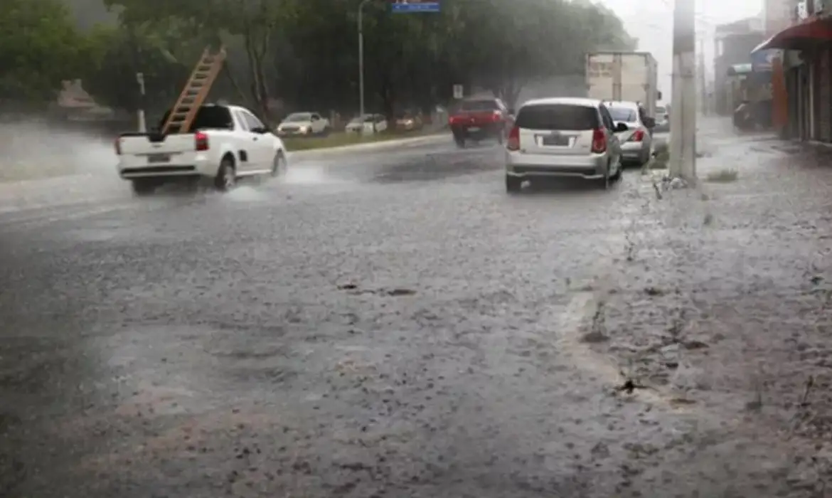 Previsão do Inmet indica pancadas de chuva e trovoadas até 2 de novembro