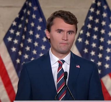 Imagem - Câmara de Goiânia aprova a criação da Condecoração Charlie Kirk em homenagem ao político conservador americano