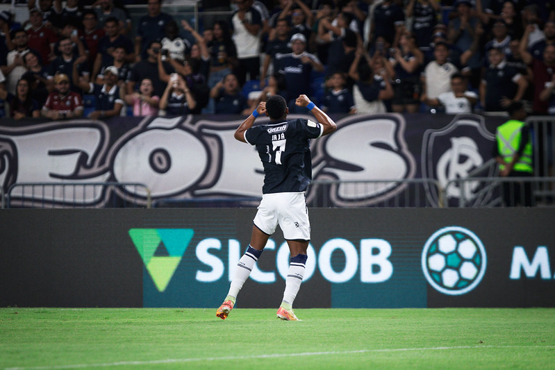 Leão venceu o Fogão por 2 a 1 - 