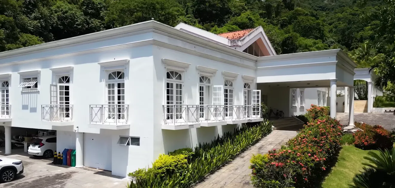 Mansão está a venda por 18 milhões de reais -