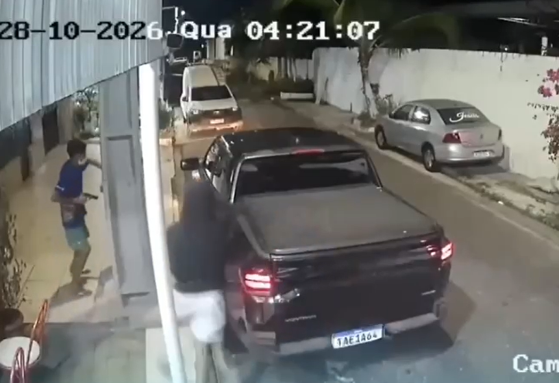Motorista tem carro roubado após emboscada na madrugada no bairro do Maracangalha
