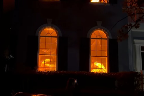 (O que mais se destacou na casa foi o realismo dos efeitos visuais.)
