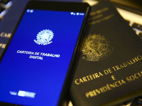 Número de brasileiros trabalhando chega a 103,6 milhões, o maior já registrado pelo IBGE.
