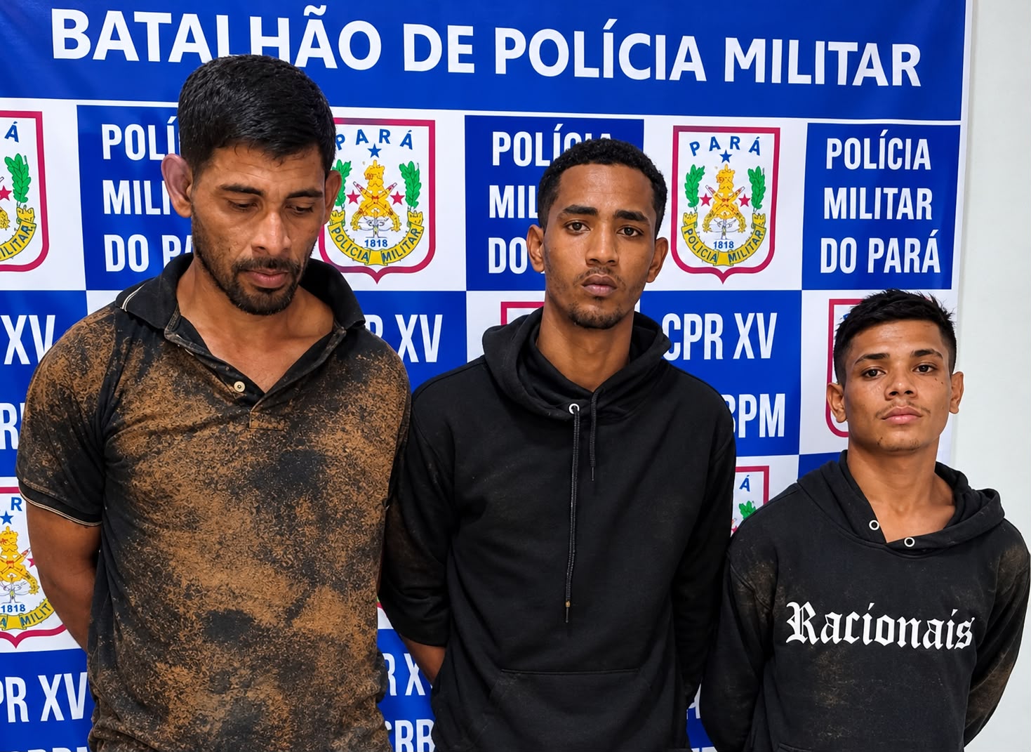 Três homens foram presos pela Polícia Militar após duas pessoas serem encontradas mantidas como reféns dentro de um Chevrolet Tracker, em Moju.