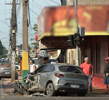 Imagem - Colisão entre dois carros deixa três pessoas feridas em Marabá