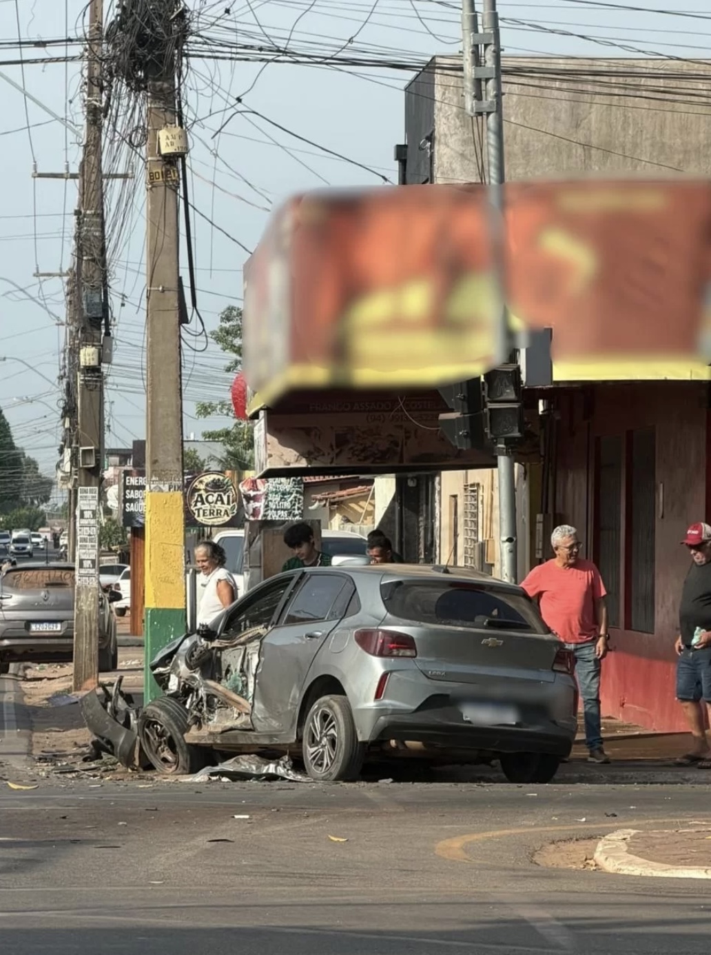 Colisão entre dois carros deixa três pessoas feridas em Marabá -