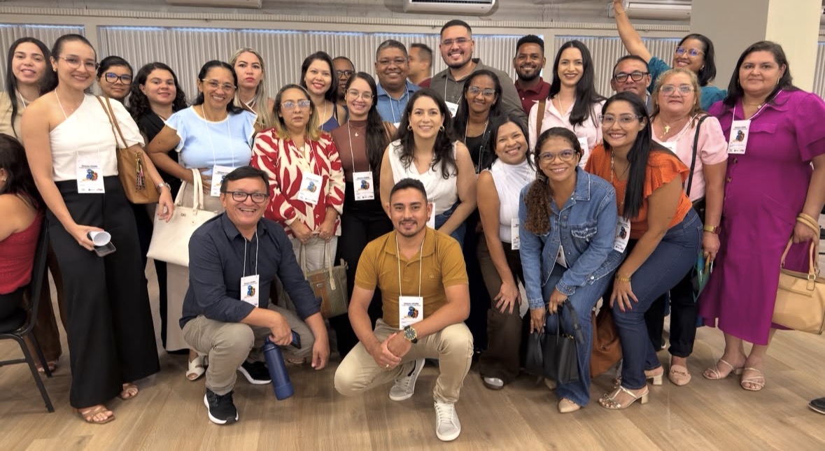 Danielle Cruz com os participantes da plenária final do Conselho Estadual de Saúde do Pará 
