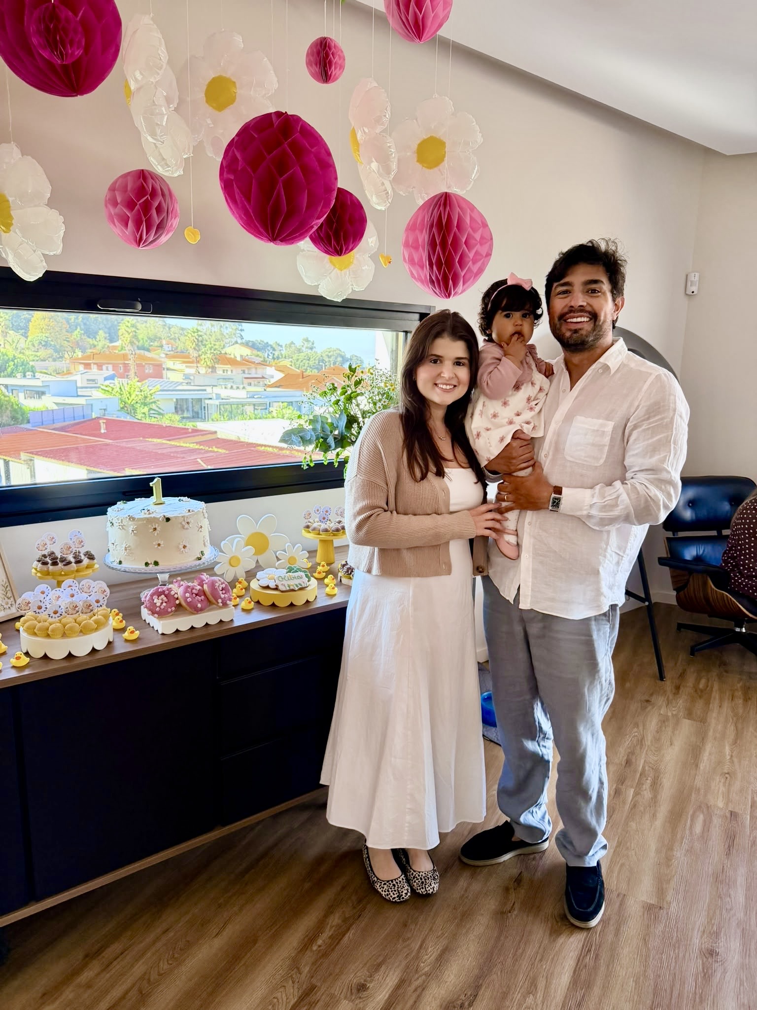 Thaís e Renan com a pequena Olívia